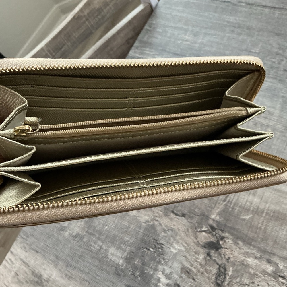 Cream Heart Pattern Wallet - Picture 3 of 5